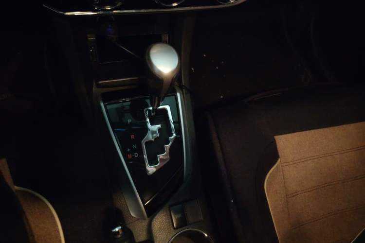 Used Toyota Corolla 2017 Revised Version 1.6L S-CVT GL Gear Lever