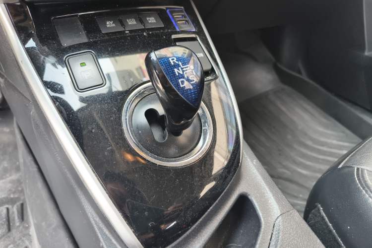 Used Toyota Corolla 2017 Revised Dual-Engine 1.8L E-CVT Elite Edition Gear Lever