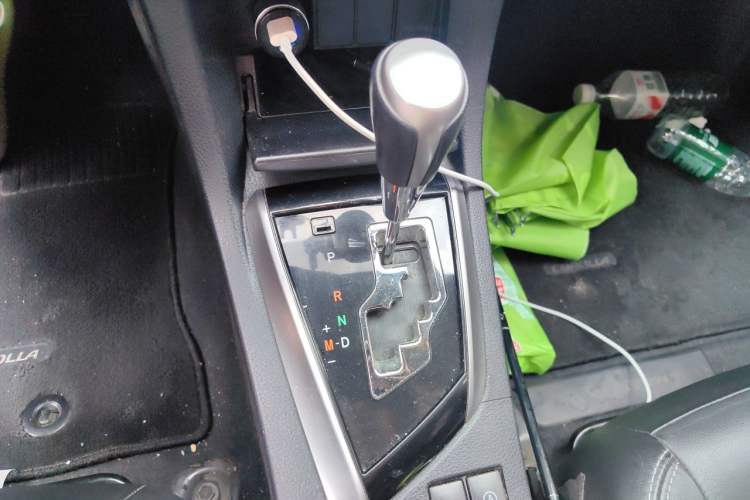 Used Toyota Corolla 2017 1.2T CVT GL-i Leather Edition Gear Lever