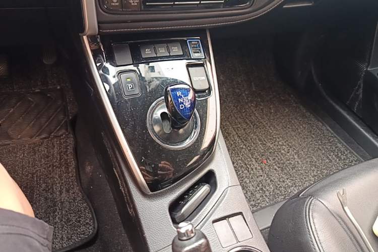 Used Toyota Corolla 2017 Revised Dual-Engine 1.8L E-CVT Leading Edition Gear Lever