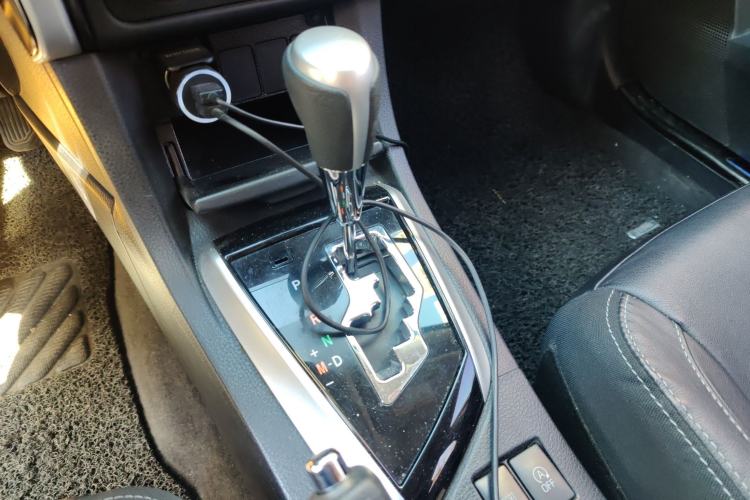 Used Toyota Corolla 2017 Revised Version 1.2T S-CVT GL-i Leather Edition Gear Lever