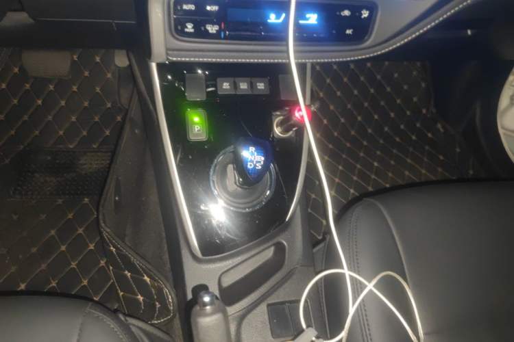 Used Toyota Corolla 2017 Revised Dual-Engine 1.8L E-CVT Leading Edition Gear Lever