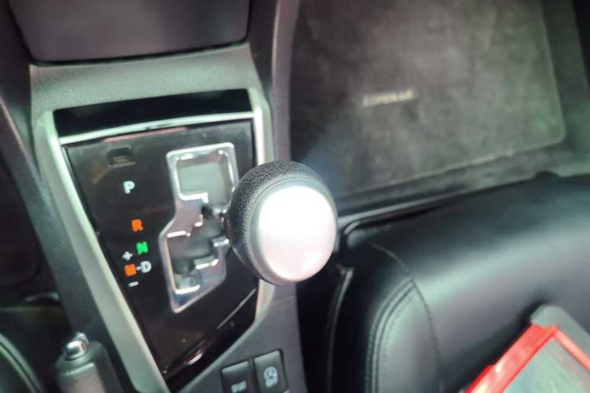 Used Toyota Corolla 2017 Revised Version 1.2T S-CVT GL Gear Lever