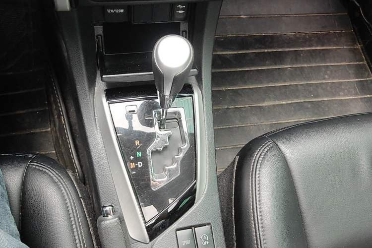 Used Toyota Corolla 2017 Revised Version 1.2T S-CVT GL-i Gear Lever