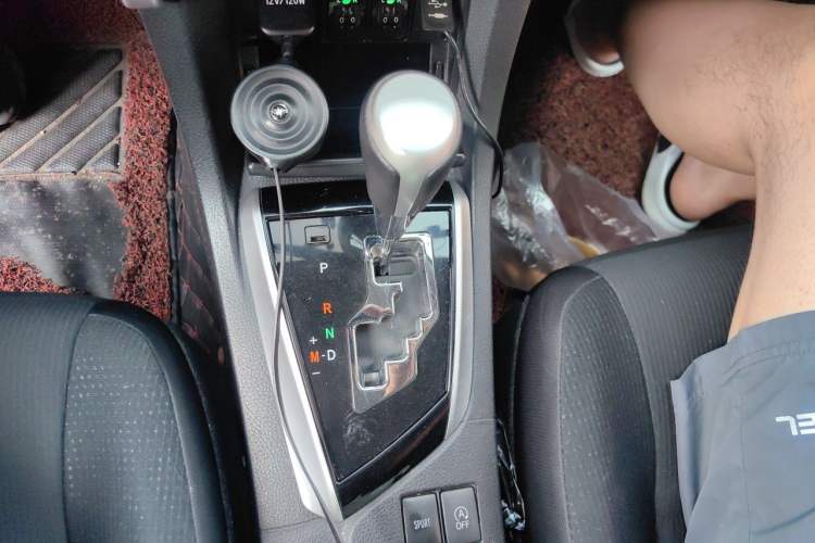 Used Toyota Corolla 2017 Revised Version 1.2T S-CVT GL-i Gear Lever