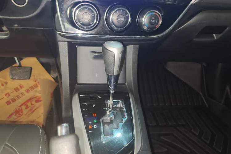 Used Toyota Corolla 2017 Revised Version 1.6L S-CVT GL Gear Lever