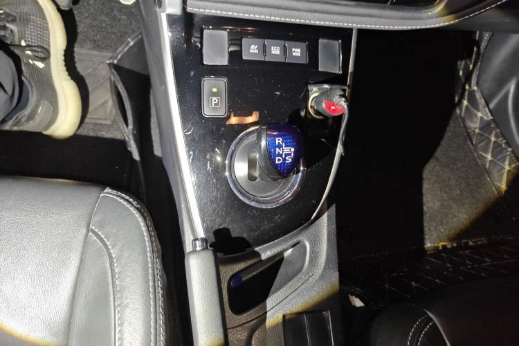 Used Toyota Corolla 2017 Revised Dual-Engine 1.8L E-CVT Elite Edition Gear Lever