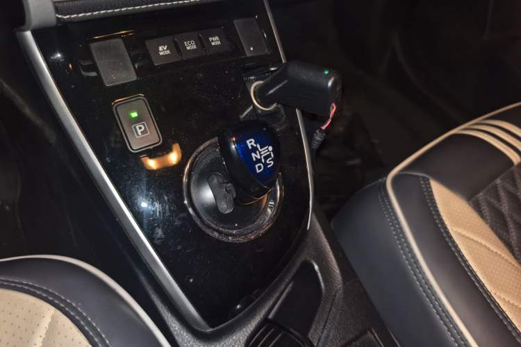 Used Toyota Corolla 2017 Revised Dual-Engine 1.8L E-CVT Leading Edition Gear Lever