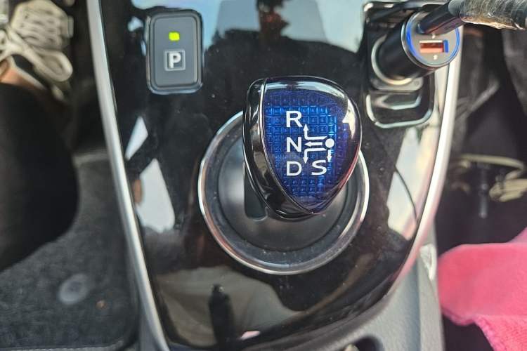 Used Toyota Corolla 2017 Revised Dual-Engine 1.8L E-CVT Leading Edition Gear Lever
