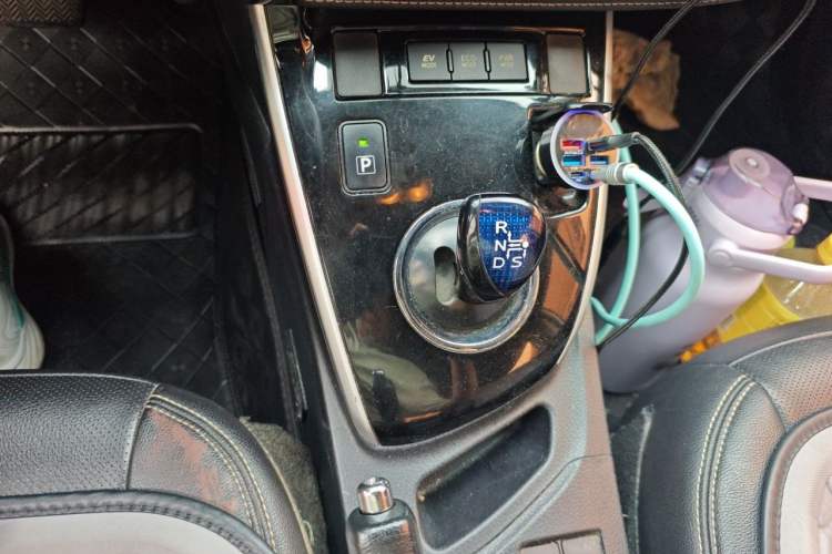 Used Toyota Corolla 2017 Revised Dual-Engine 1.8L E-CVT Leading Edition Gear Lever
