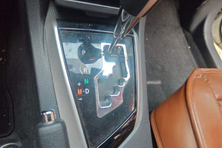 Used Toyota Corolla 2017 Revised Version 1.2T S-CVT GL Gear Lever