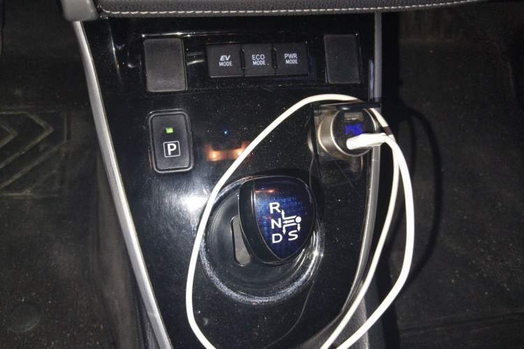 Used Toyota Corolla 2017 Revised Dual-Engine 1.8L E-CVT Elite Edition Gear Lever