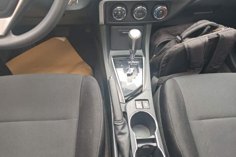 Used Toyota Corolla 2017 Revised Version 1.2T S-CVT GL-i Gear Lever
