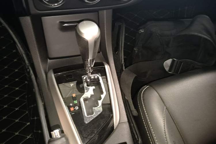 Used Toyota Corolla 2017 Revised Version 1.2T S-CVT GL Gear Lever