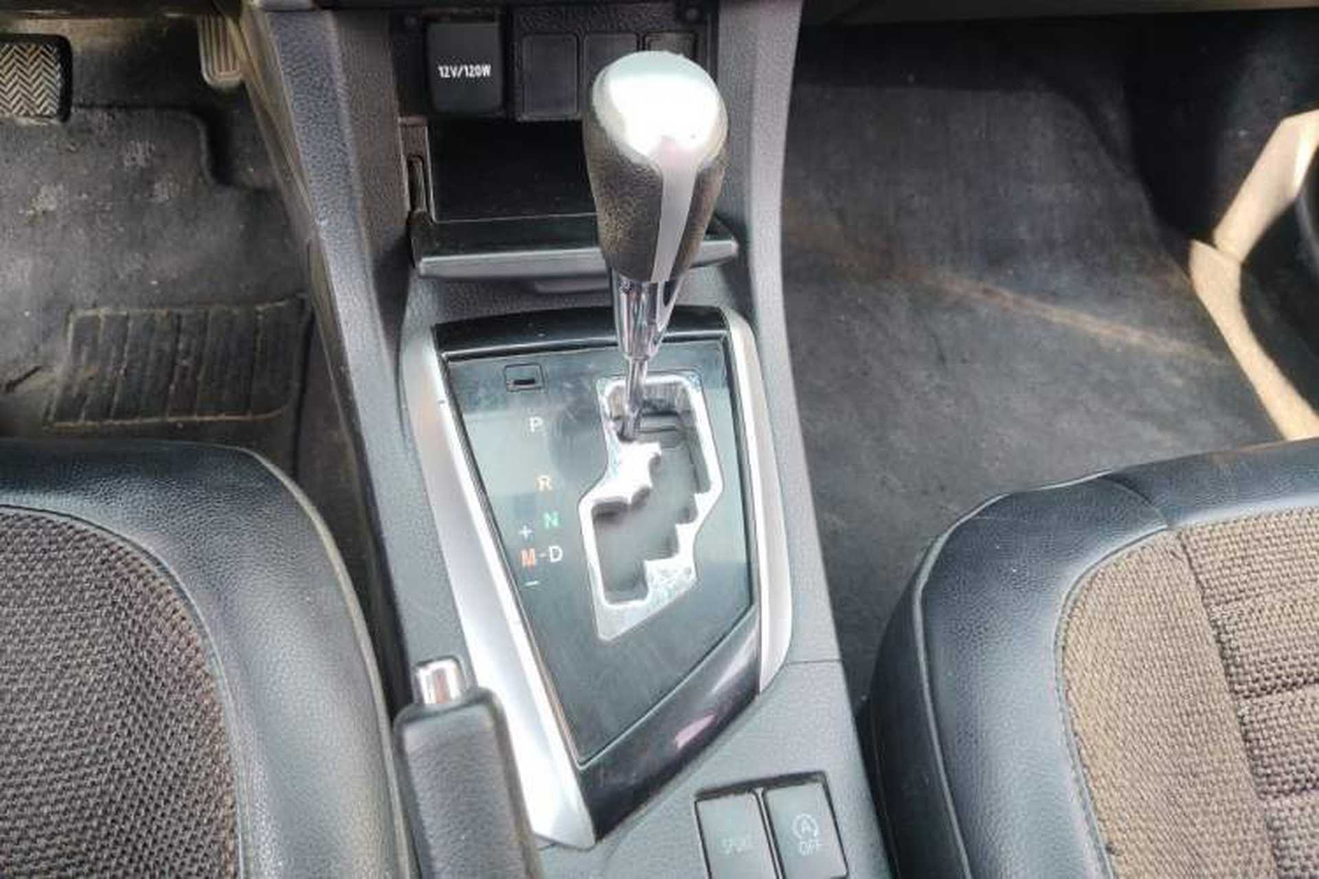 Used Toyota Corolla 2017 Revised Version 1.2T S-CVT GL-i Gear Lever