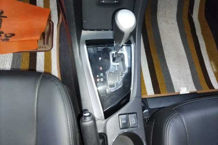 Used Toyota Corolla 2017 Revised Version 1.2T S-CVT GL-i Gear Lever
