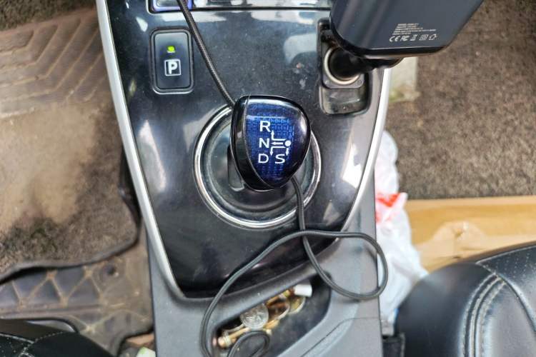 Used Toyota Corolla 2017 Revised Dual-Engine 1.8L E-CVT Leading Edition Gear Lever