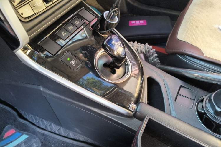 Used Toyota Corolla 2017 Revised Dual-Engine 1.8L E-CVT Leading Edition Gear Lever