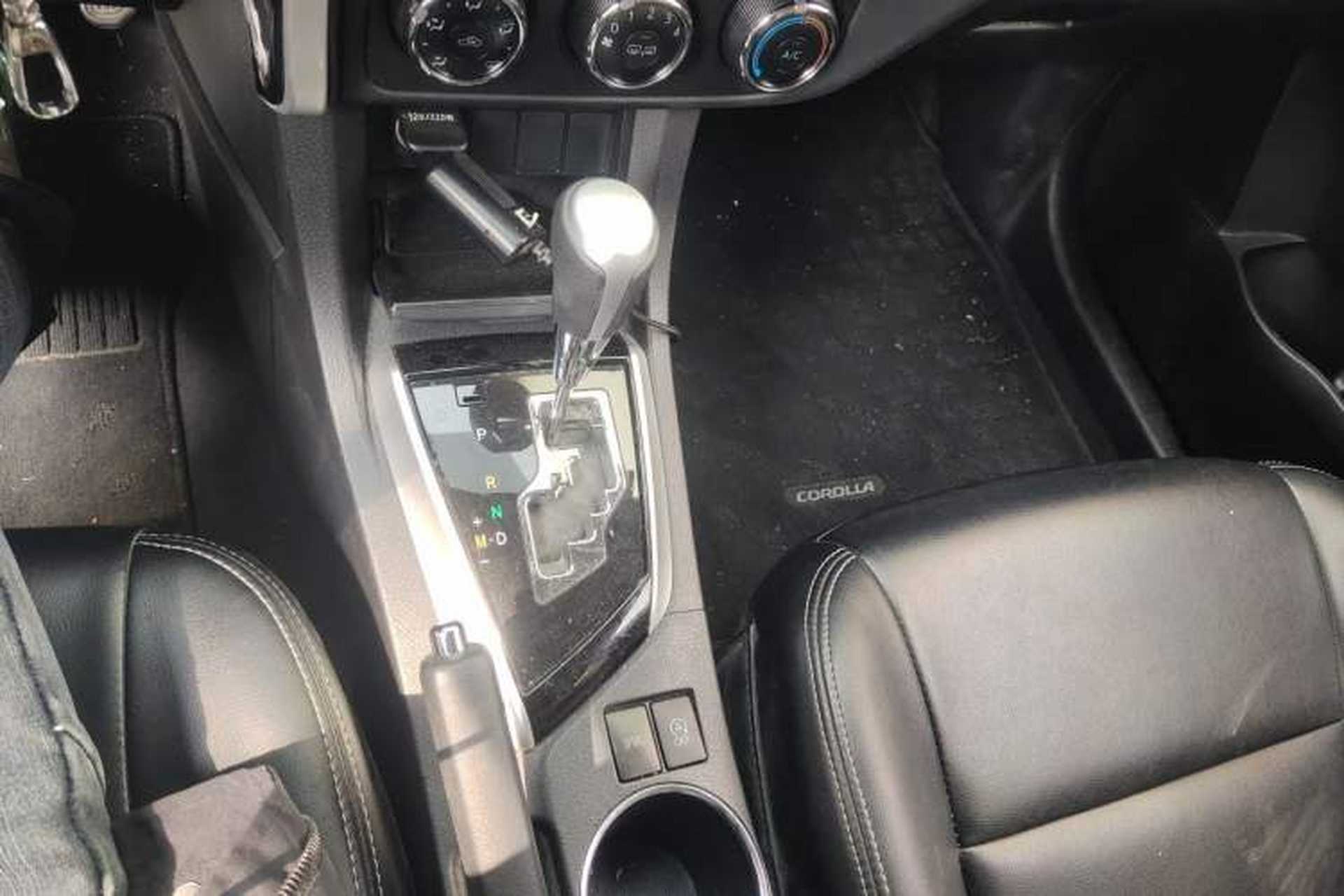 Used Toyota Corolla 2017 Revised Version 1.2T S-CVT GL Gear Lever