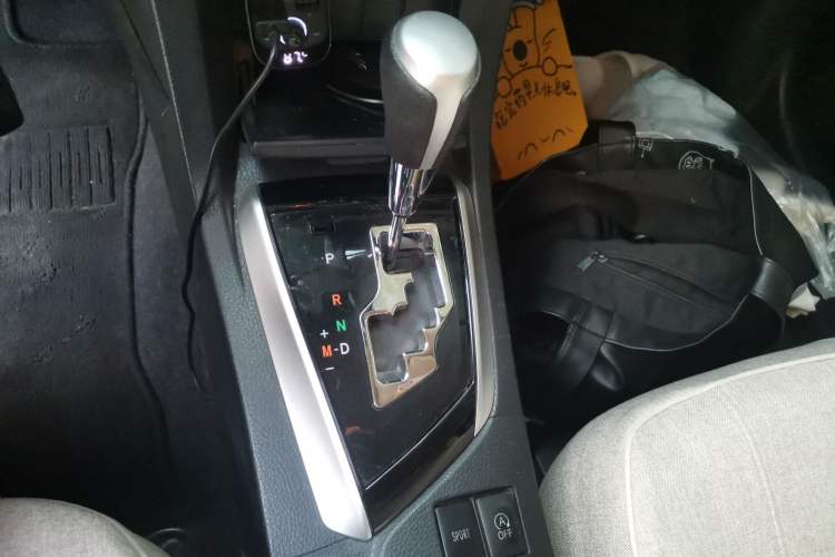 Used Toyota Corolla 2017 Revised Version 1.2T S-CVT GL Gear Lever