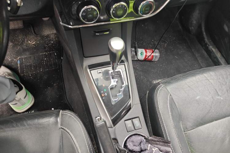 Used Toyota Corolla 2017 1.2T CVT GL-i Leather Edition Gear Lever