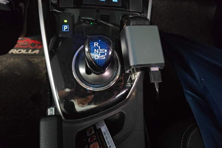 Used Toyota Corolla 2017 Revised Dual-Engine 1.8L E-CVT Elite Edition Gear Lever