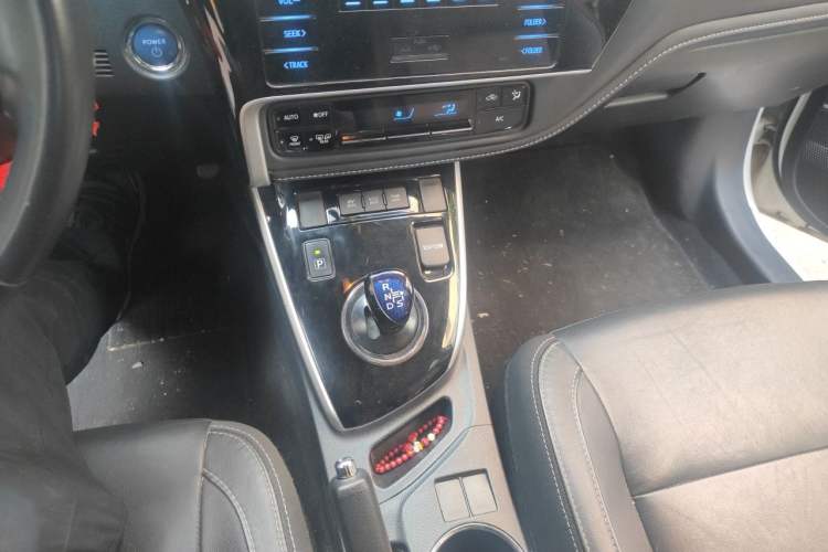 Used Toyota Corolla 2017 Revised Dual-Engine 1.8L E-CVT Elite Edition Gear Lever