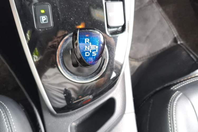 Used Toyota Corolla 2017 Revised Dual-Engine 1.8L E-CVT Leading Edition Gear Lever