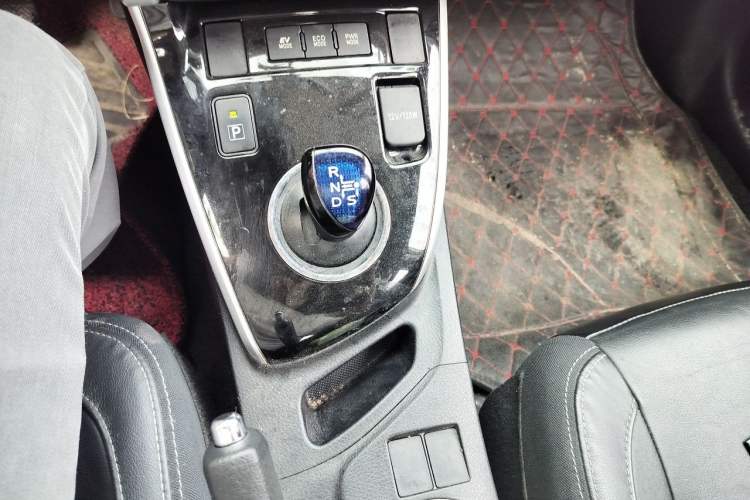 Used Toyota Corolla 2017 Revised Dual-Engine 1.8L E-CVT Elite Edition Gear Lever