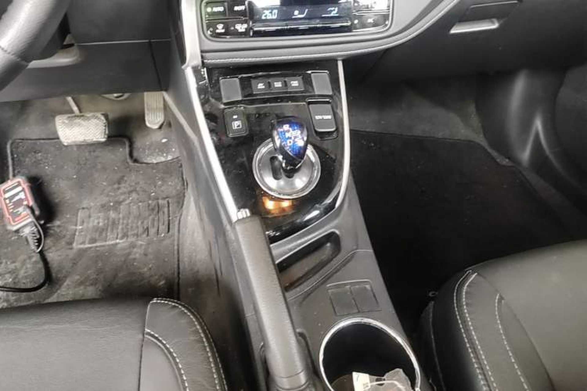 Used Toyota Corolla 2017 Revised Dual-Engine 1.8L E-CVT Elite Edition Gear Lever
