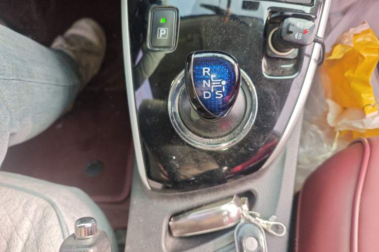 Used Toyota Corolla 2017 Revised Dual-Engine 1.8L E-CVT Elite Edition Gear Lever