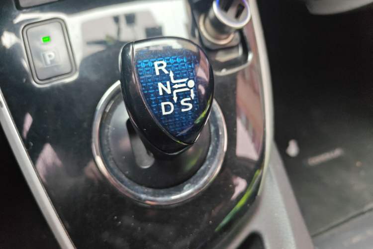 Used Toyota Corolla 2017 Revised Dual-Engine 1.8L E-CVT Elite Edition Gear Lever