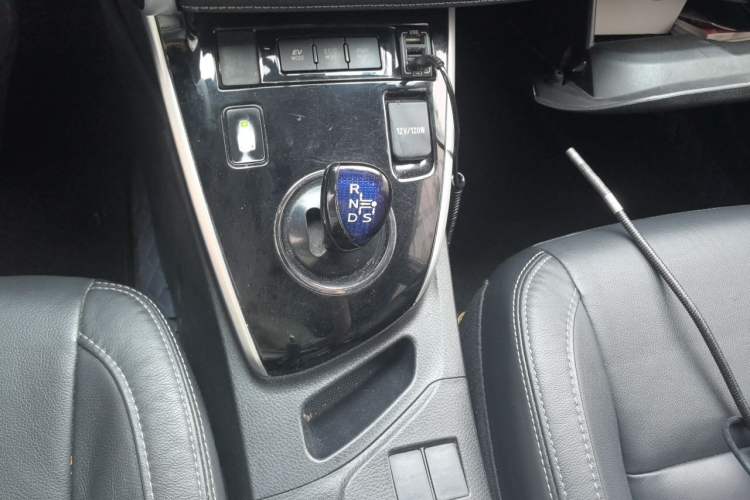 Used Toyota Corolla 2017 Revised Dual-Engine 1.8L E-CVT Elite Edition Gear Lever