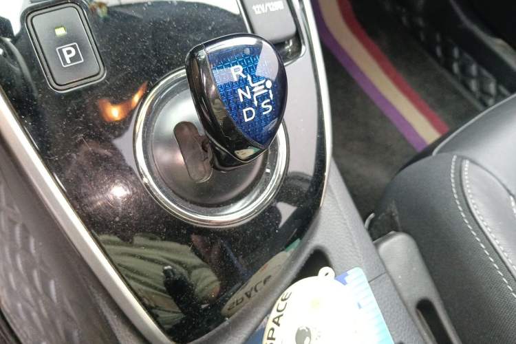 Used Toyota Corolla 2017 Revised Dual-Engine 1.8L E-CVT Elite Edition Gear Lever