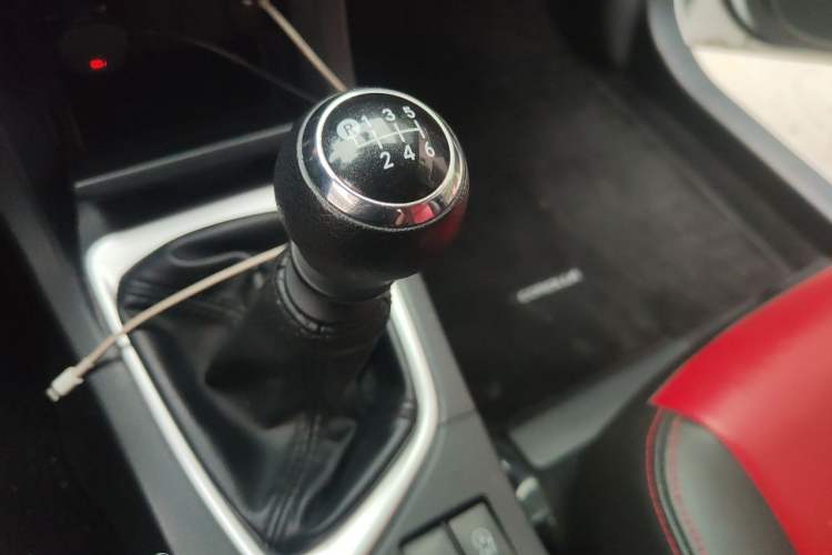 Used Toyota Corolla 2017 Revised Version 1.2T Manual GL-i Gear Lever