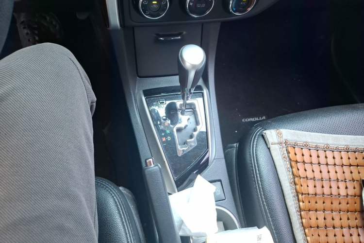 Used Toyota Corolla 2017 Revised Version 1.2T S-CVT GL Gear Lever
