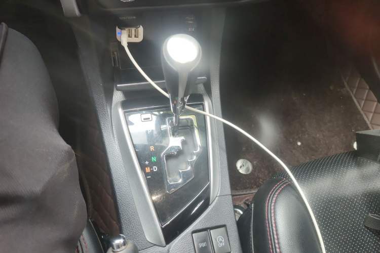 Used Toyota Corolla 2017 Revised Version 1.2T S-CVT GL-i Leather Edition Gear Lever