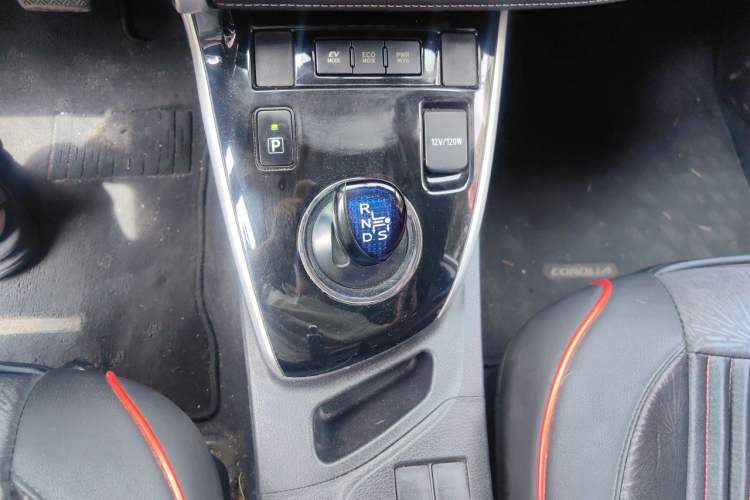 Used Toyota Corolla 2017 Revised Dual-Engine 1.8L E-CVT Leading Edition Gear Lever