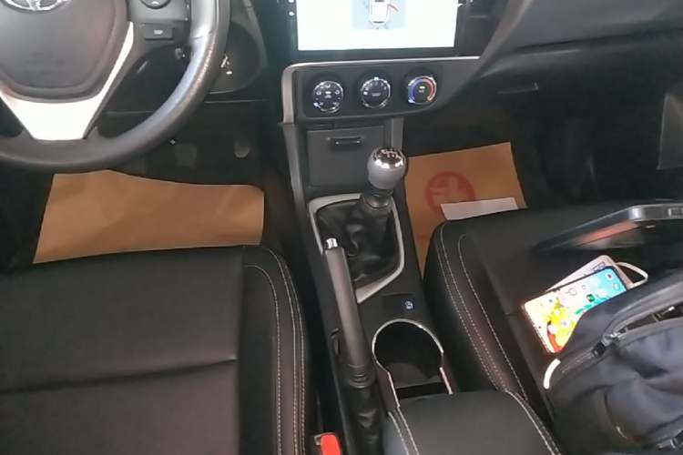 Used Toyota Corolla 2017 Revised Version 1.2T Manual GL-i Gear Lever