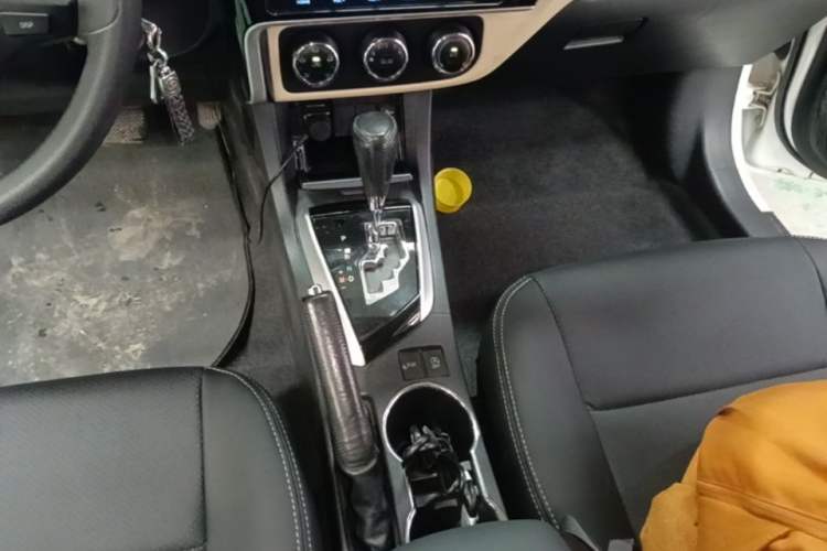 Used Toyota Corolla 2017 Revised Version 1.2T S-CVT GL-i Gear Lever