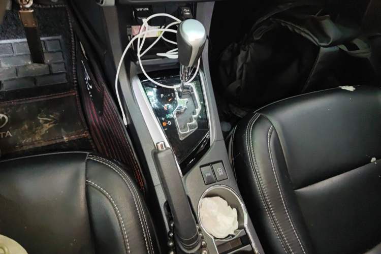 Used Toyota Corolla 2017 Revised Version 1.2T S-CVT GL-i Gear Lever