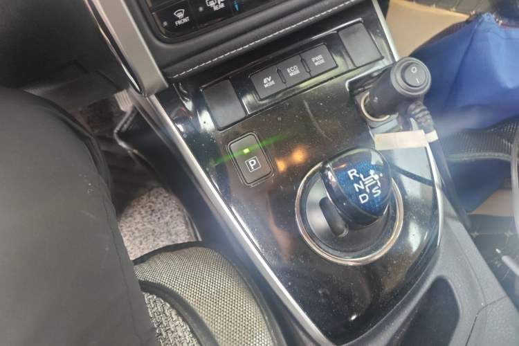 Used Toyota Corolla 2017 Revised Dual-Engine 1.8L E-CVT Leading Edition Gear Lever