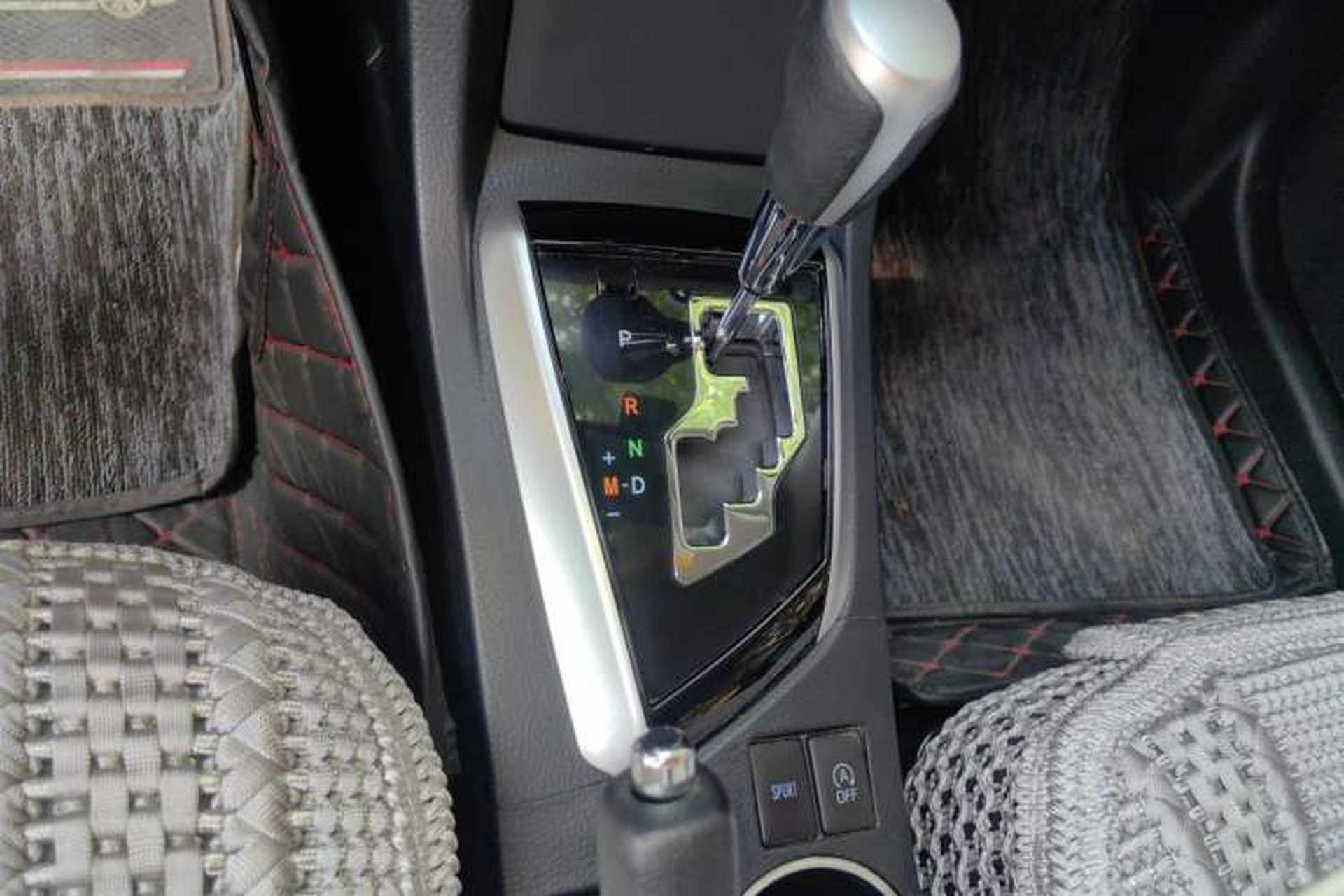 Used Toyota Corolla 2017 Revised Version 1.2T S-CVT GL-i Leather Edition Gear Lever
