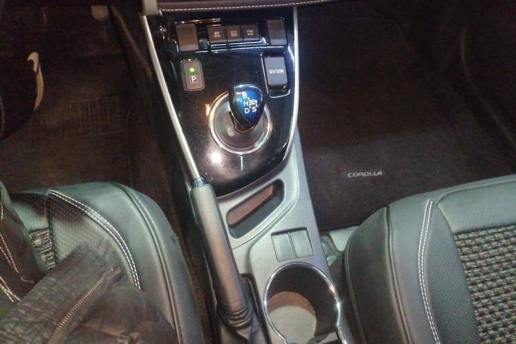 Used Toyota Corolla 2017 Revised Dual-Engine 1.8L E-CVT Leading Edition Gear Lever