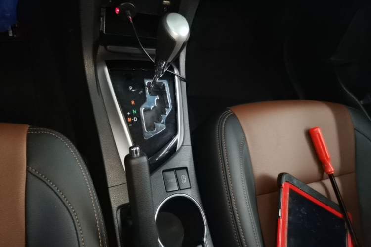 Used Toyota Corolla 2017 Revised Version 1.2T S-CVT GL-i Gear Lever
