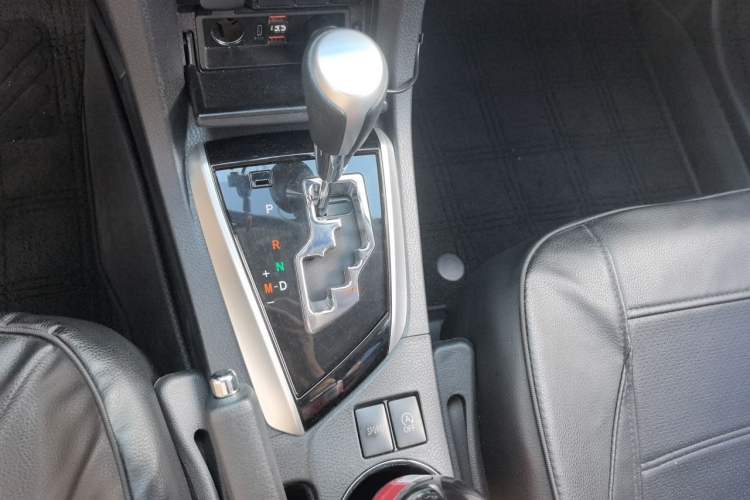 Used Toyota Corolla 2017 Revised Version 1.2T S-CVT GL-i Gear Lever