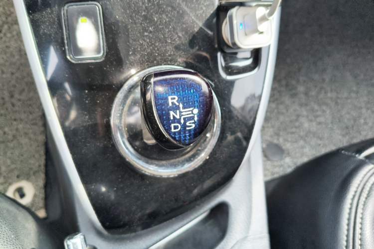 Used Toyota Corolla 2017 Revised Dual-Engine 1.8L E-CVT Leading Edition Gear Lever
