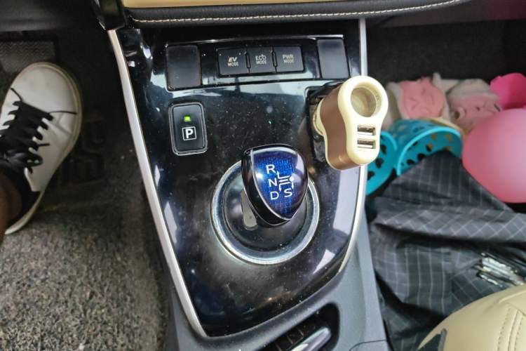 Used Toyota Corolla 2017 Revised Dual-Engine 1.8L E-CVT Leading Edition Gear Lever