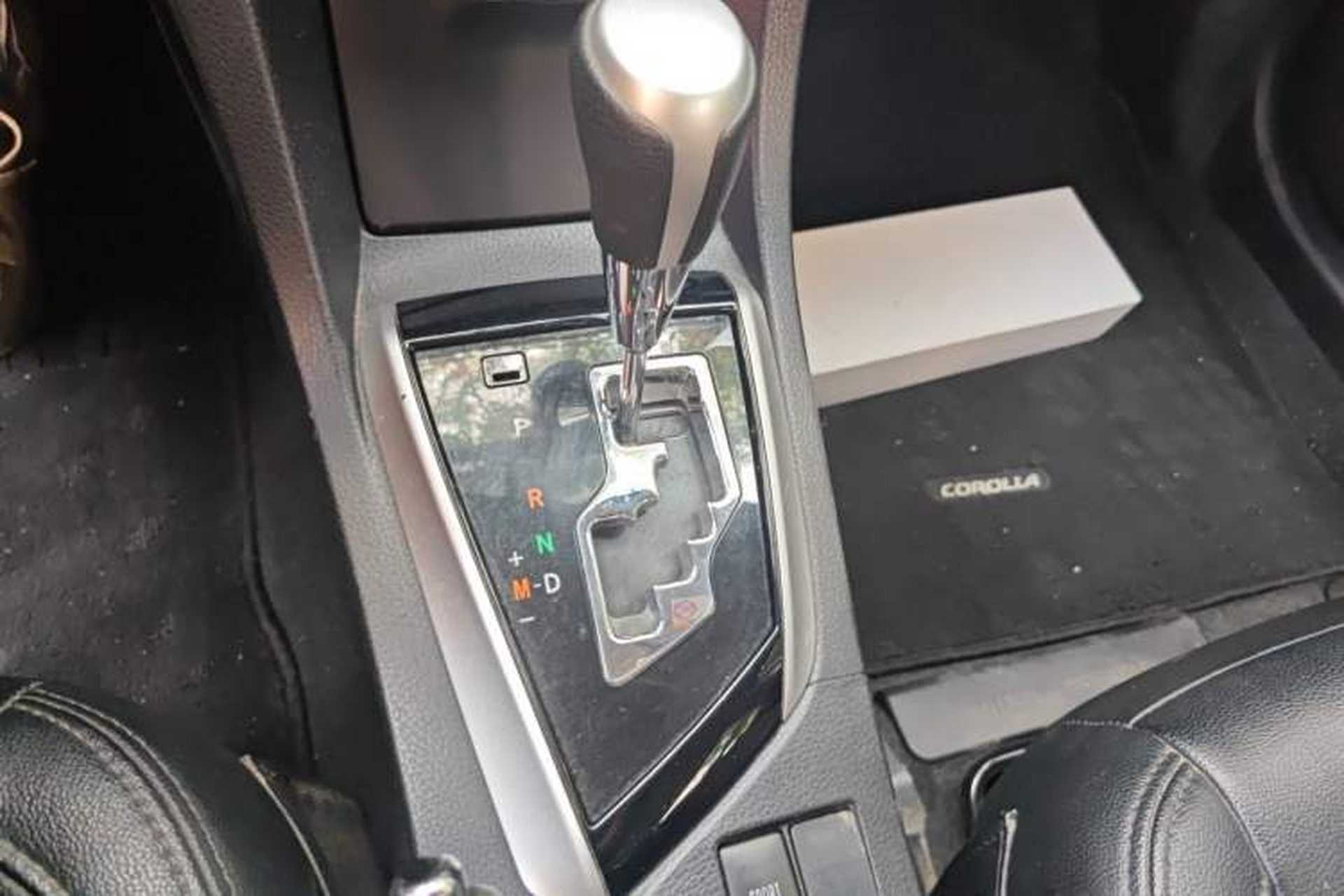 Used Toyota Corolla 2017 Revised Version 1.6L S-CVT GL Gear Lever
