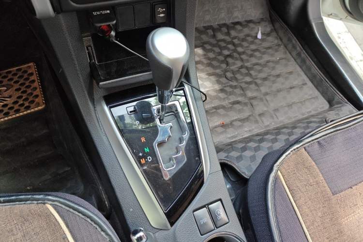 Used Toyota Corolla 2017 Revised Version 1.2T S-CVT GL-i Gear Lever